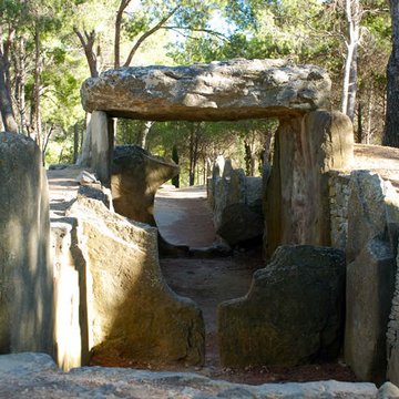 Dolmen des Fades ou Palet de Roland