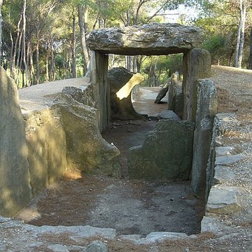 Dolmen des Fades ou Palet de Roland
