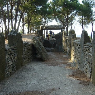 Dolmen des Fades ou Palet de Roland