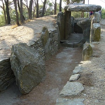 Dolmen des Fades ou Palet de Roland