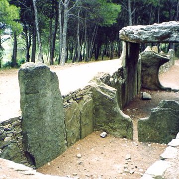 Dolmen des Fades ou Palet de Roland