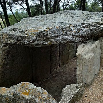 Dolmen des Fades ou Palet de Roland