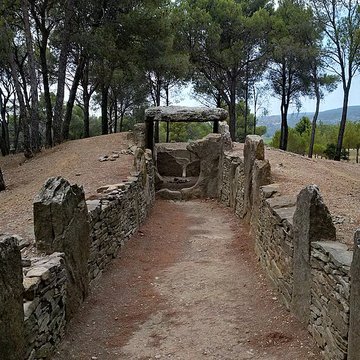 Dolmen des Fades ou Palet de Roland