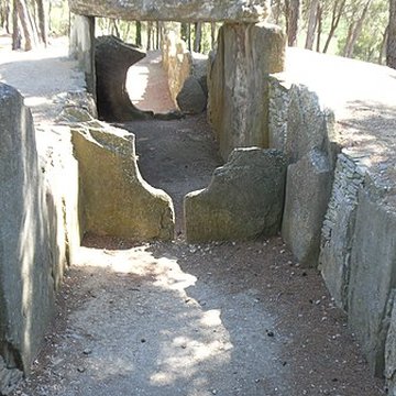Dolmen des Fades ou Palet de Roland