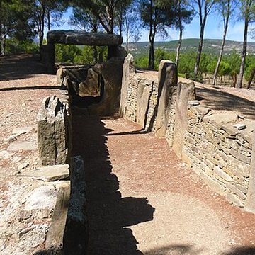 Dolmen des Fades ou Palet de Roland