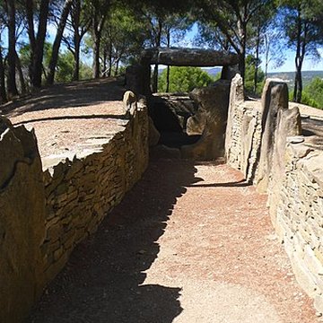 Dolmen des Fades ou Palet de Roland