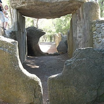Dolmen des Fades ou Palet de Roland