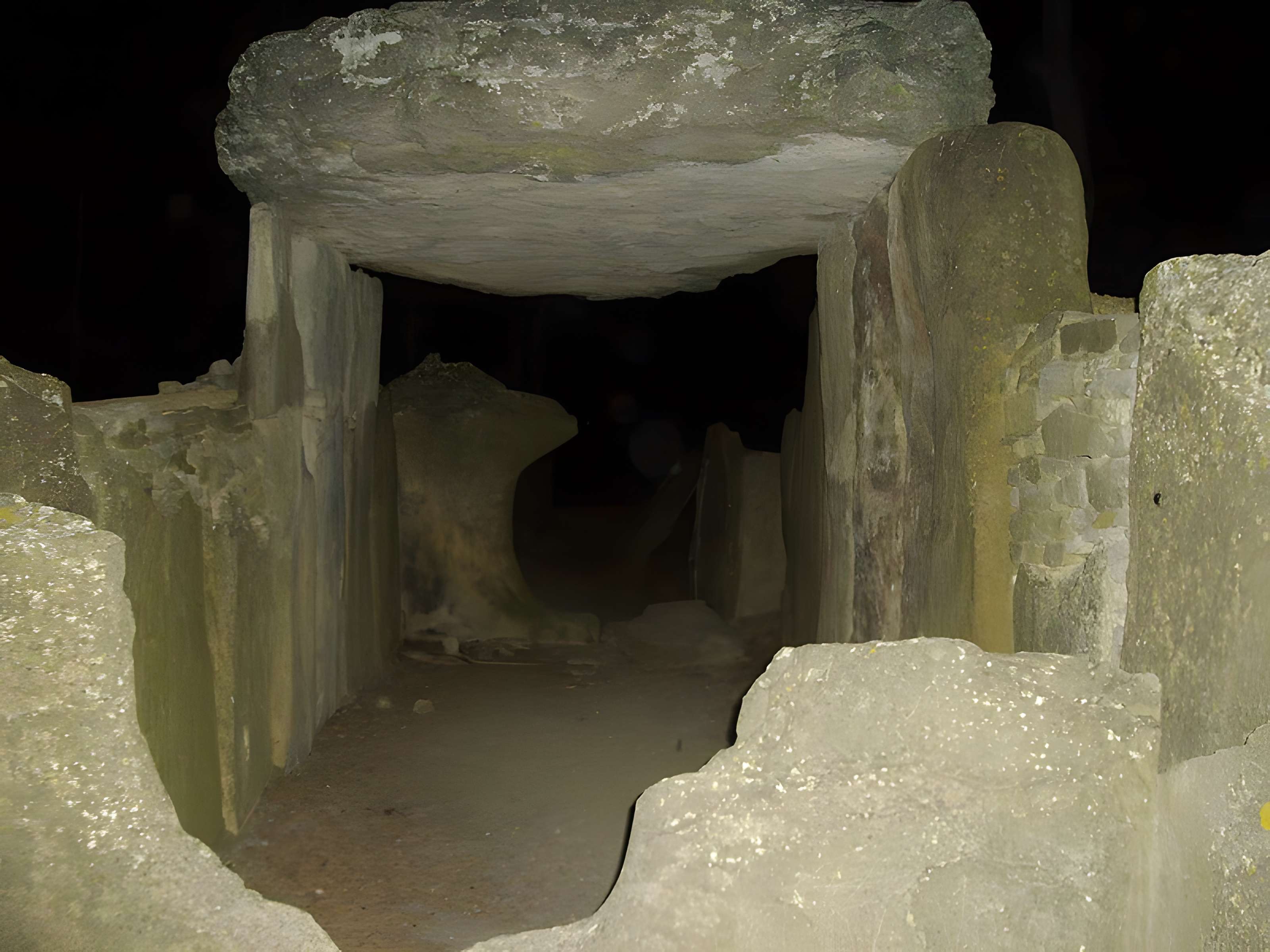 Dolmen des Fades ou Palet de Roland