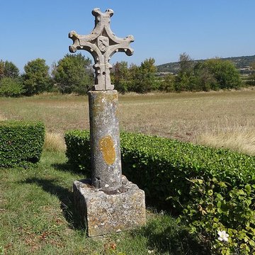 Croix de chemin en pierre