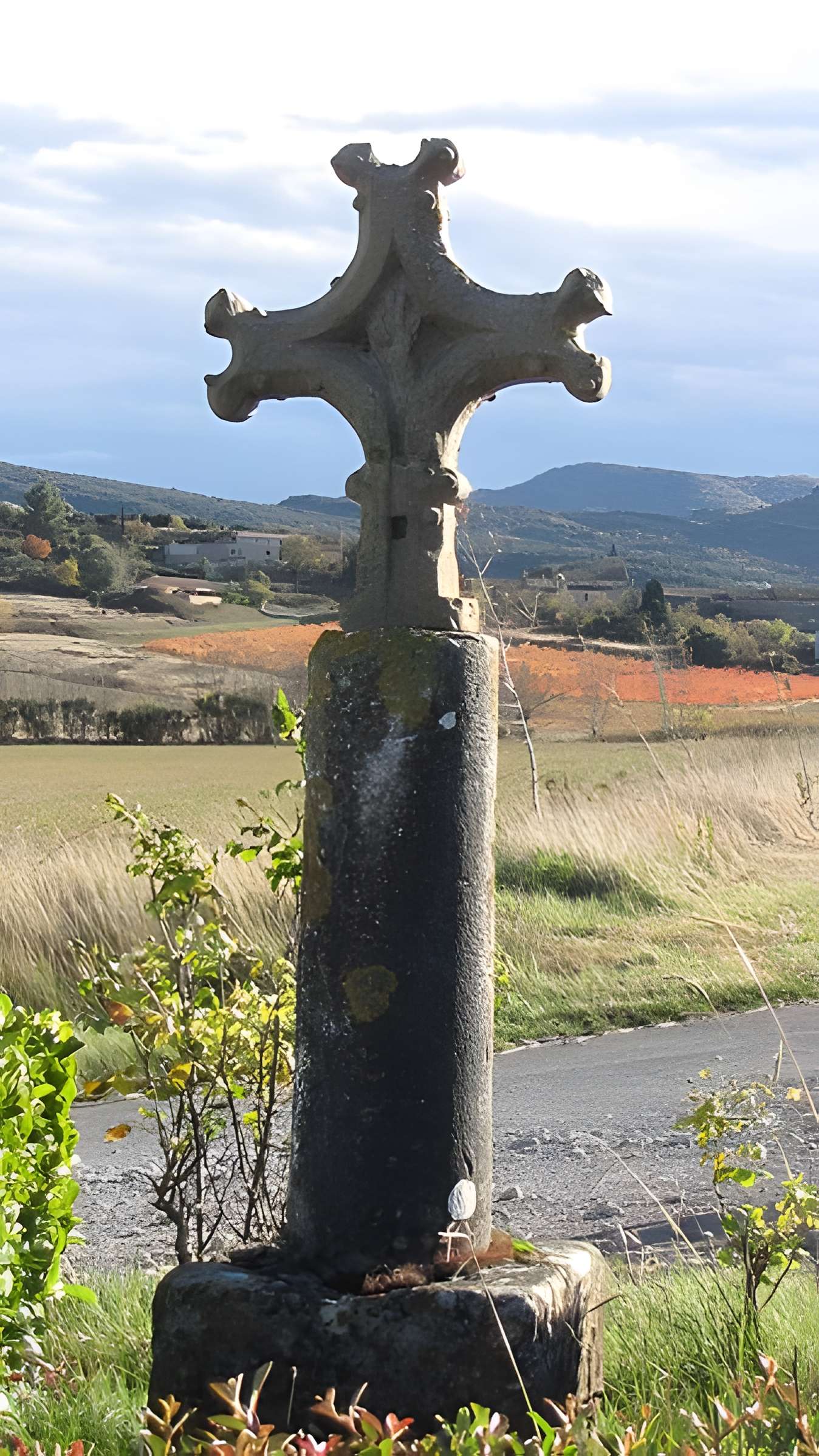 Croix de chemin en pierre