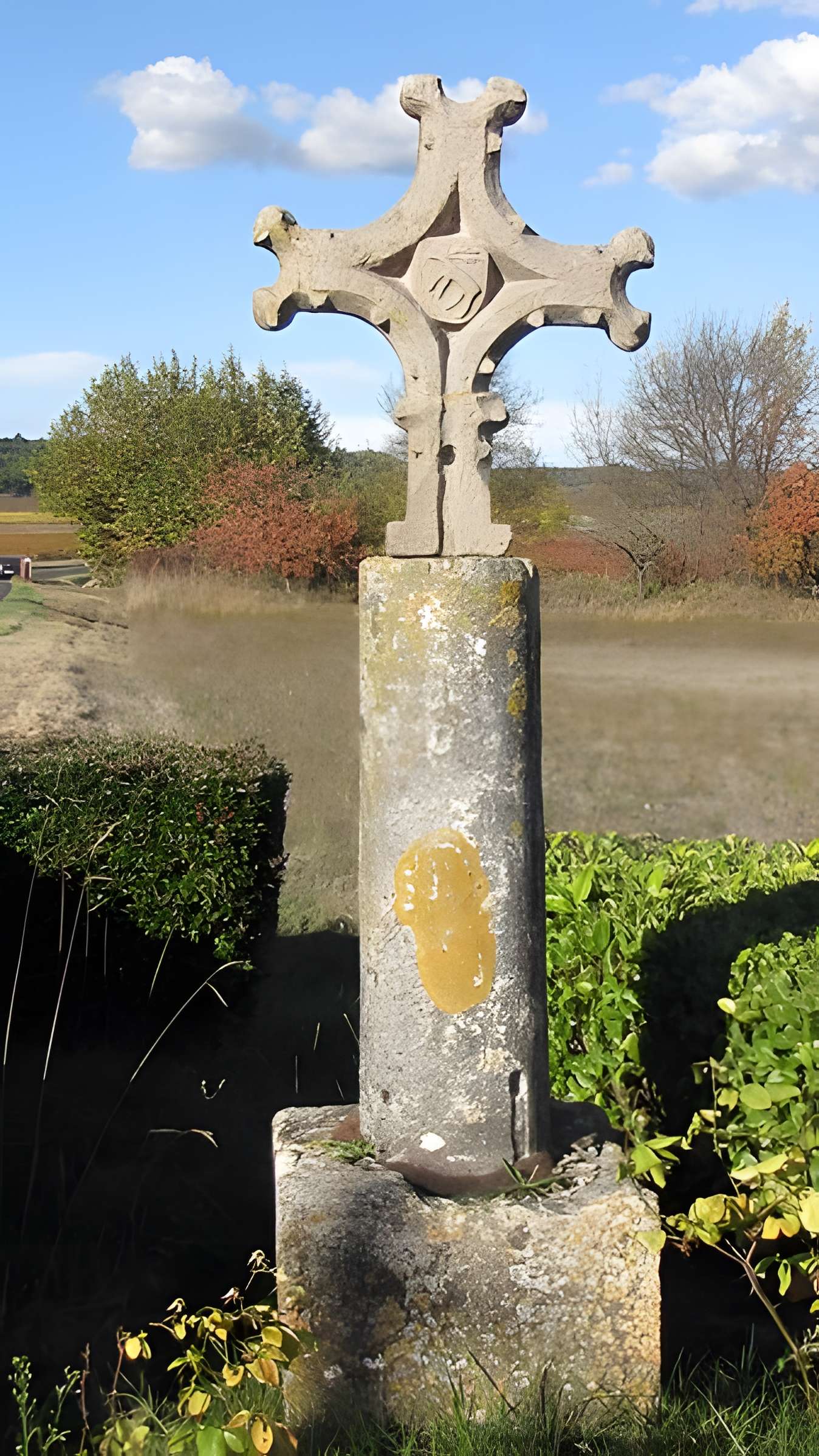 Croix de chemin en pierre