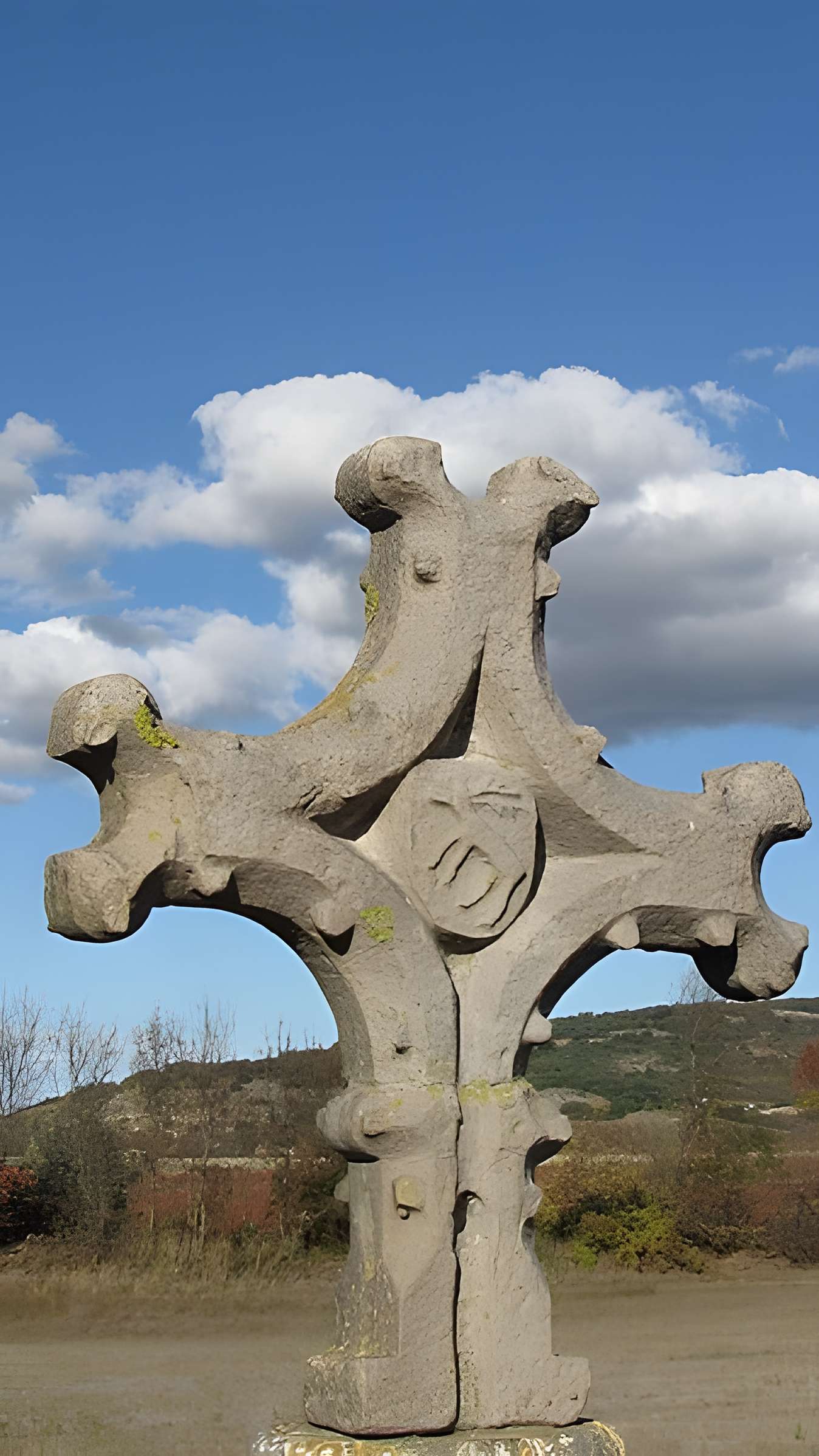 Croix de chemin en pierre
