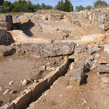 Vestiges de loppidum de Pech de Maho