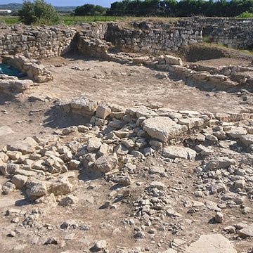 Vestiges de loppidum de Pech de Maho