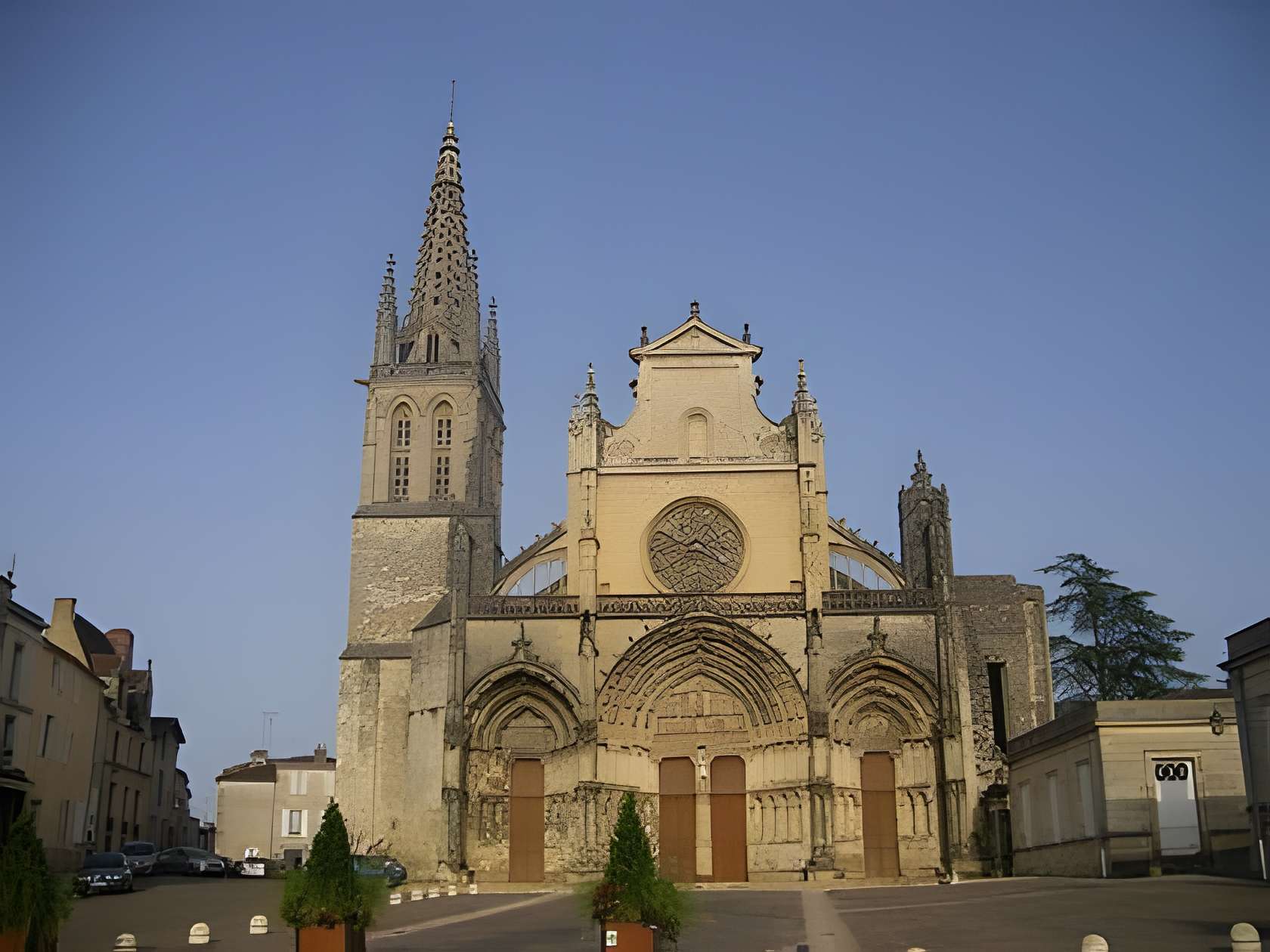 Cathédrale Saint-Jean-Baptiste de Bazas 