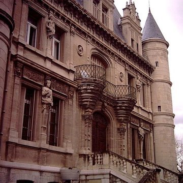 Château Régis, actuellement Ecole et Collège Notre-Dame de la Jeunesse