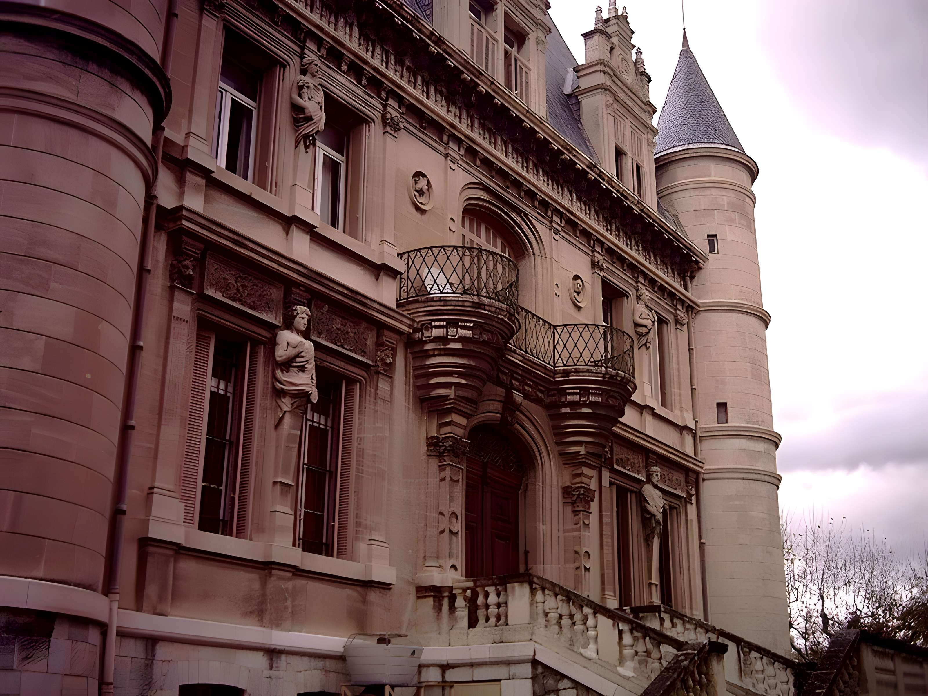 Château Régis, actuellement Ecole et Collège Notre-Dame de la Jeunesse