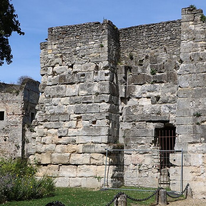 Photo de Château royal de Senlis et prieuré Saint-Maurice