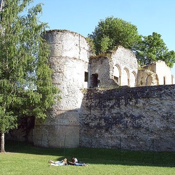 Château royal de Senlis et prieuré Saint-Maurice