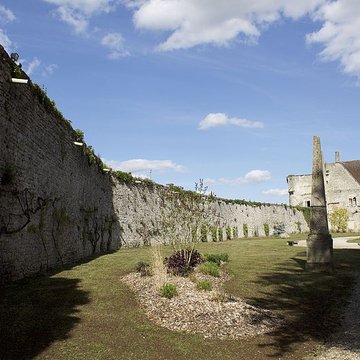 Château royal de Senlis et prieuré Saint-Maurice