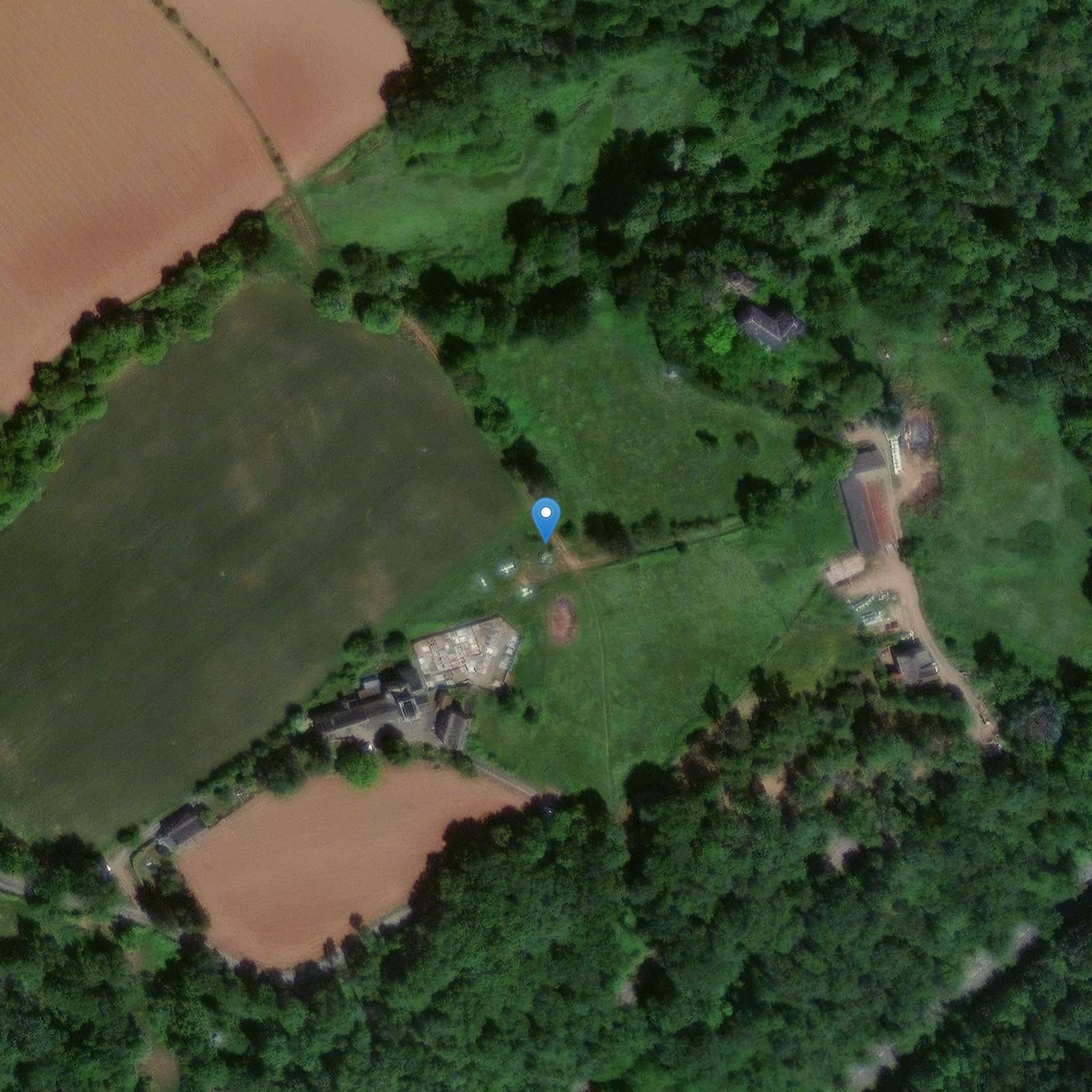 Photo de Dubbelzijdige begraafplaats kruis van de late 15e eeuw