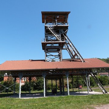 Chevalement du puits de mine de la Découverte