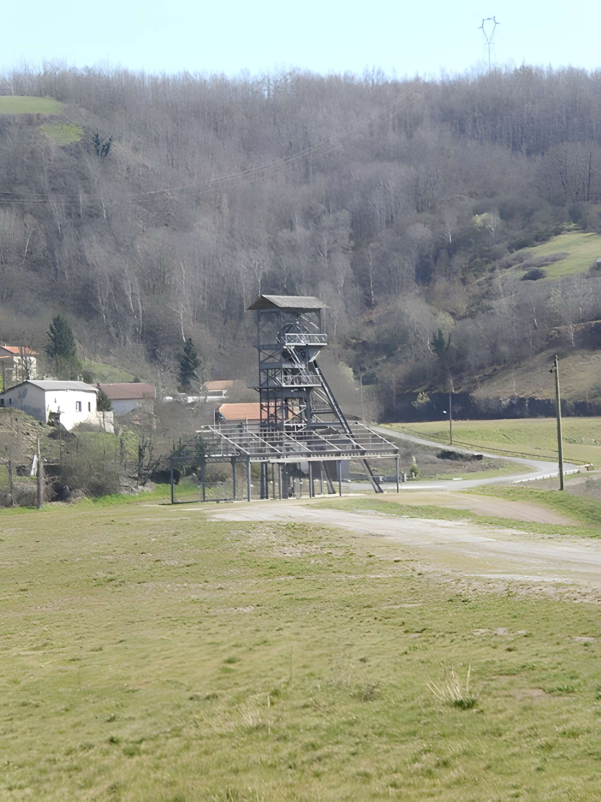 Chevalement du puits de mine de la Découverte
