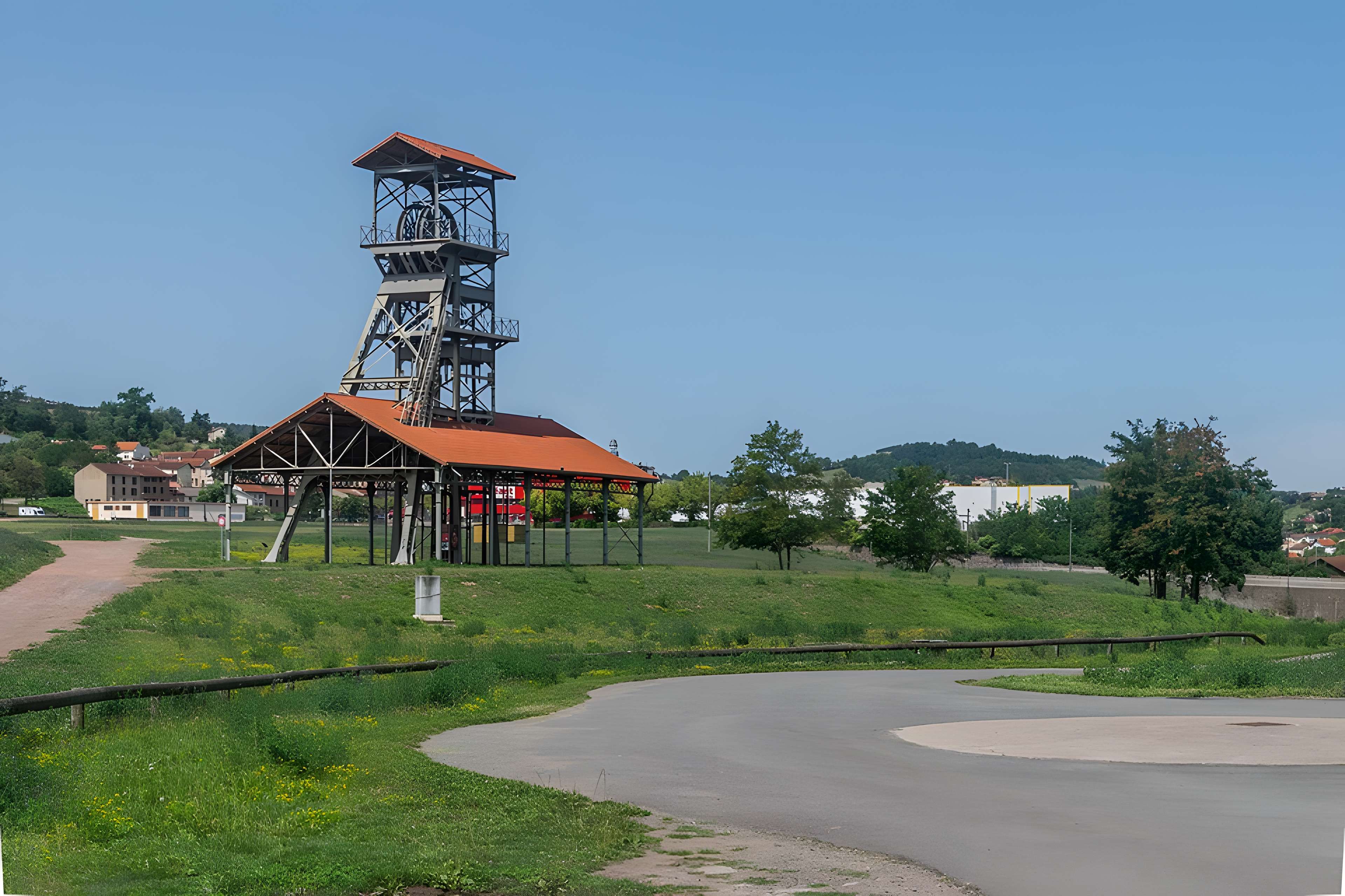 Chevalement du puits de mine de la Découverte