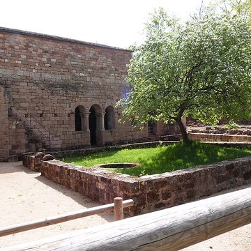 Ruines de lancien prieuré du Sauvage