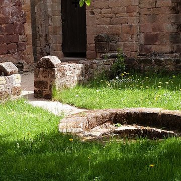 Ruines de lancien prieuré du Sauvage