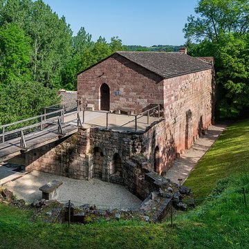 Ruines de lancien prieuré du Sauvage