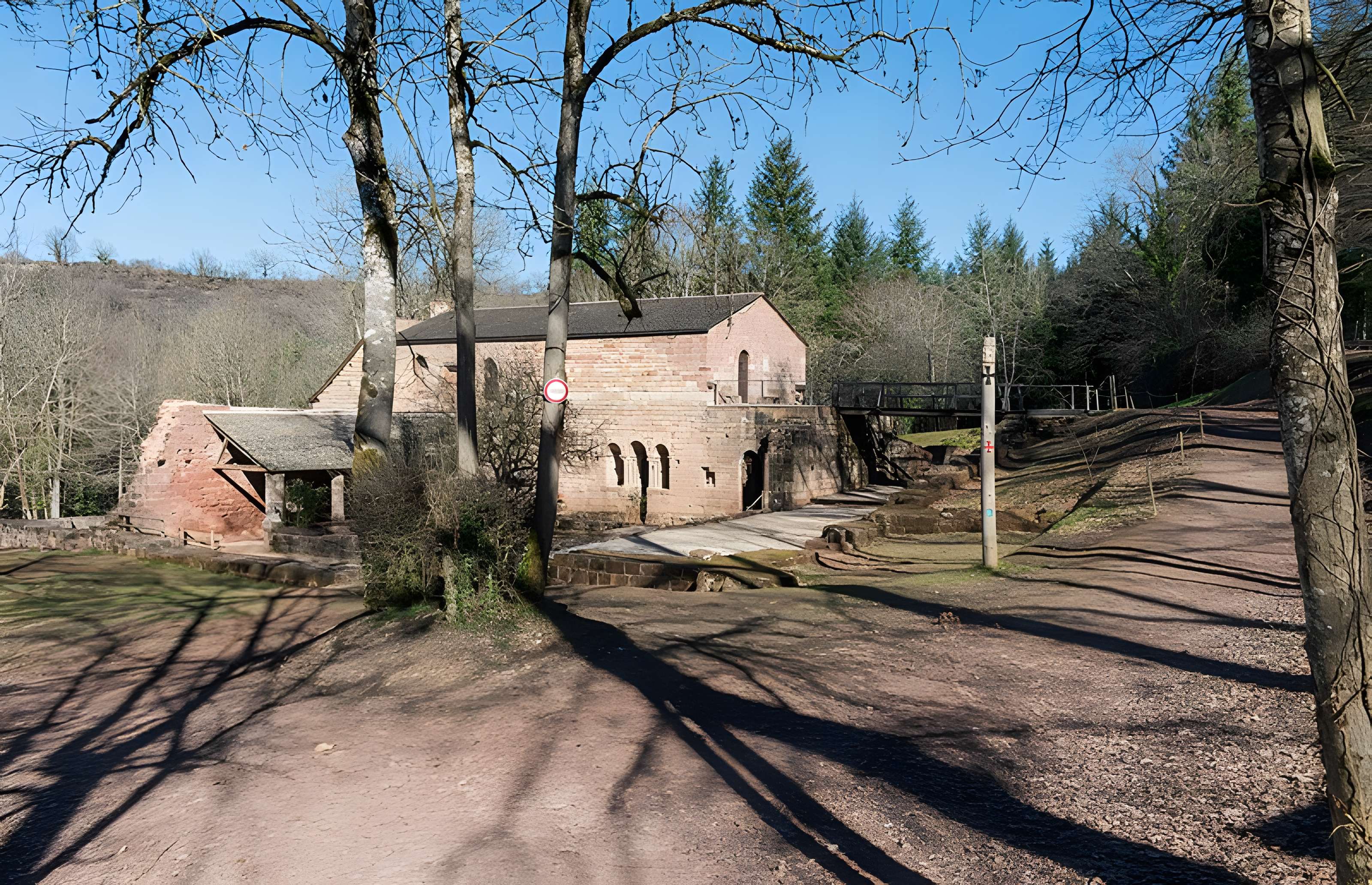 Ruines de l'ancien prieuré du Sauvage