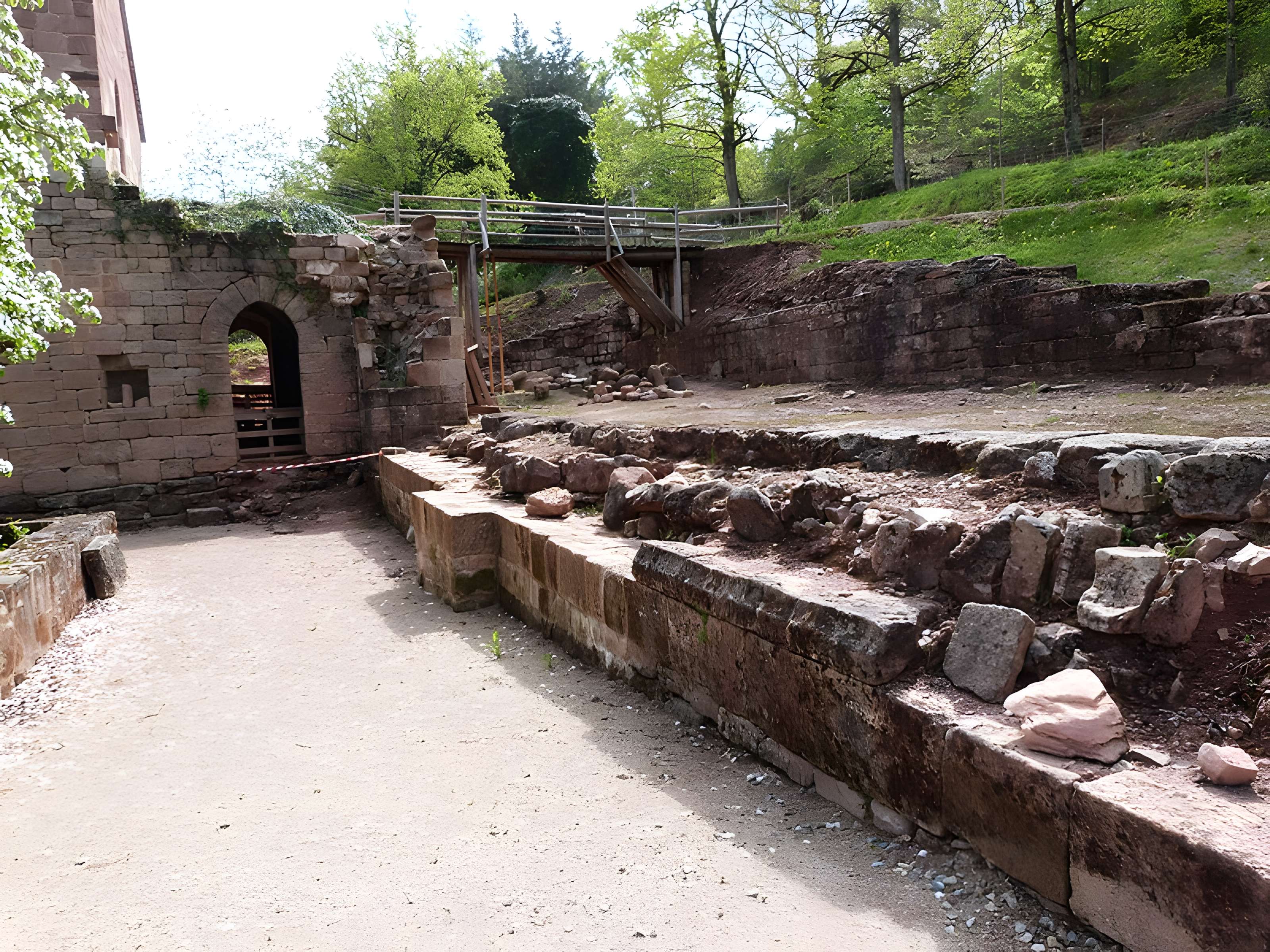 Ruines de l'ancien prieuré du Sauvage