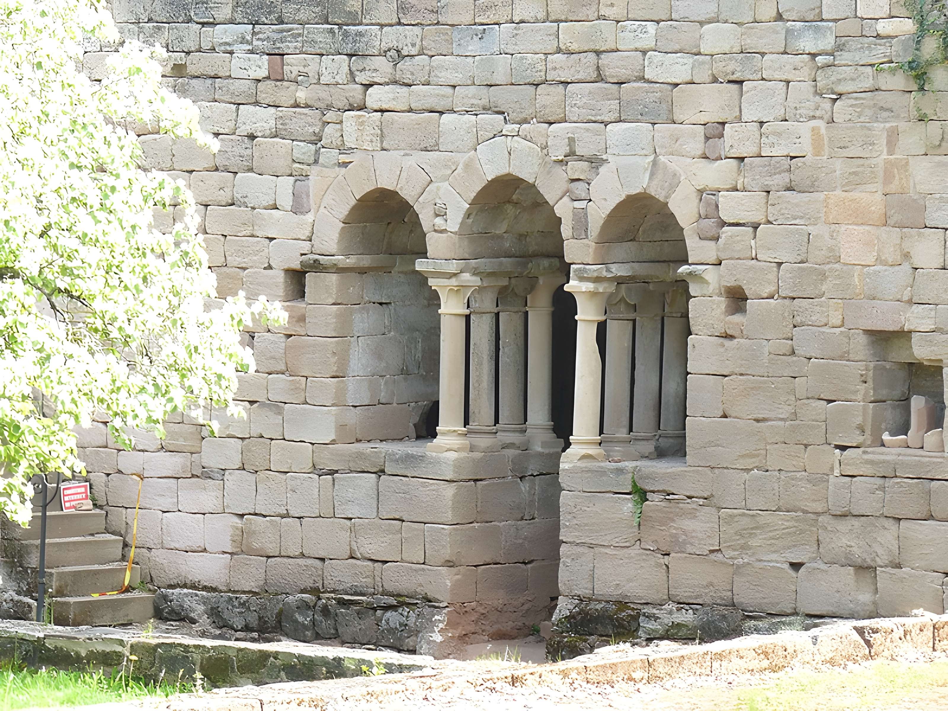 Ruines de l'ancien prieuré du Sauvage