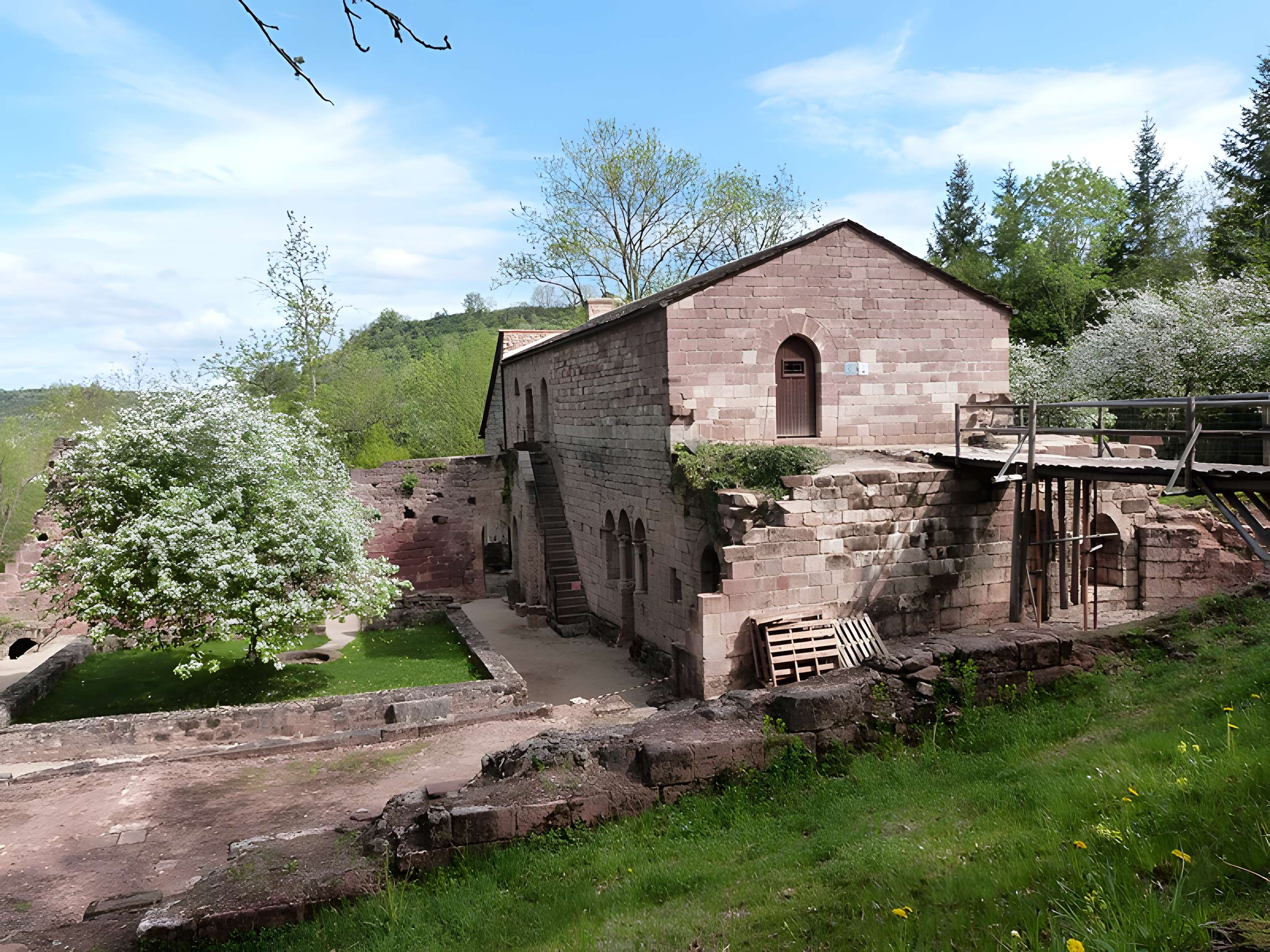 Ruines de l'ancien prieuré du Sauvage
