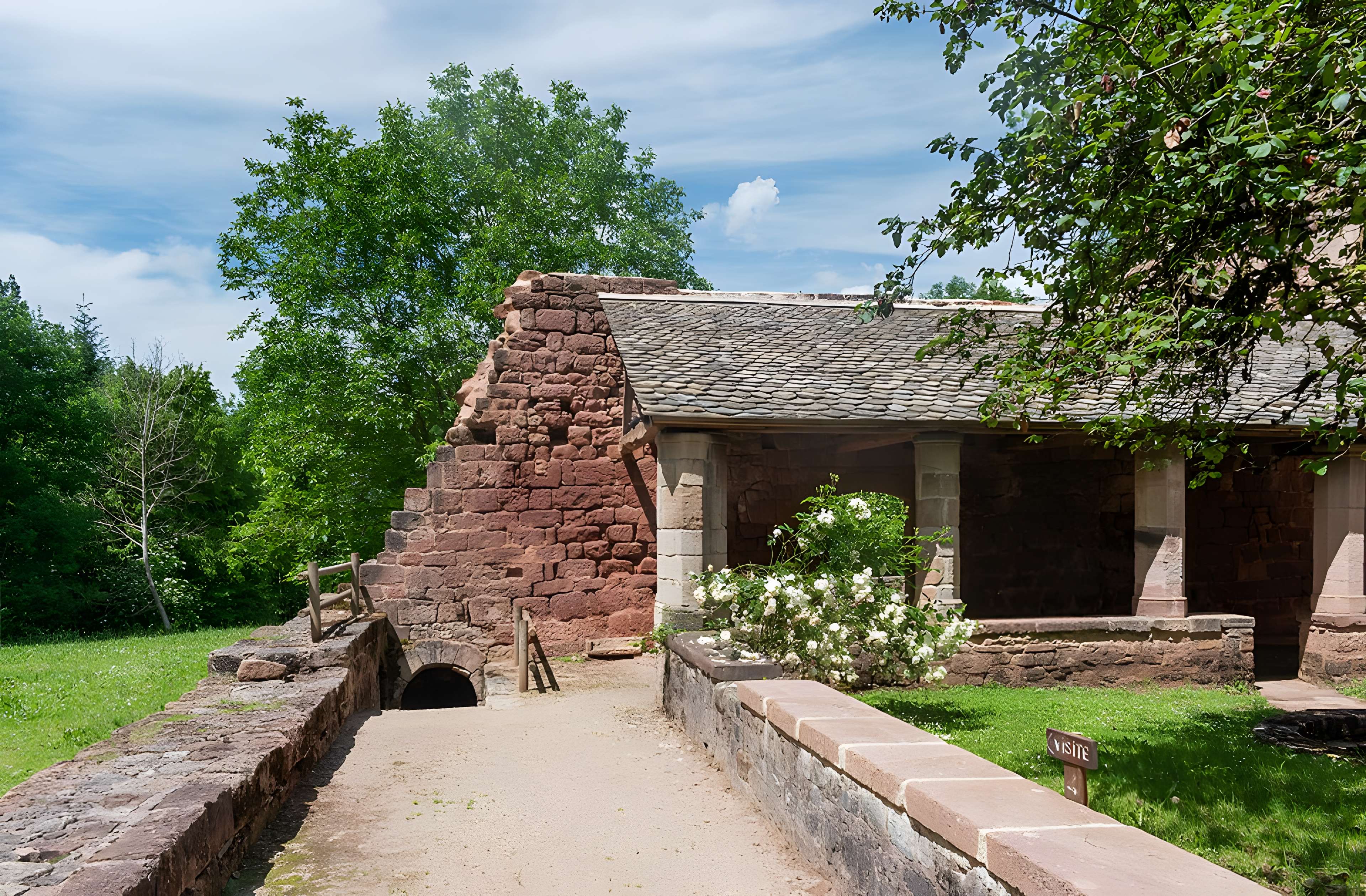 Ruines de l'ancien prieuré du Sauvage