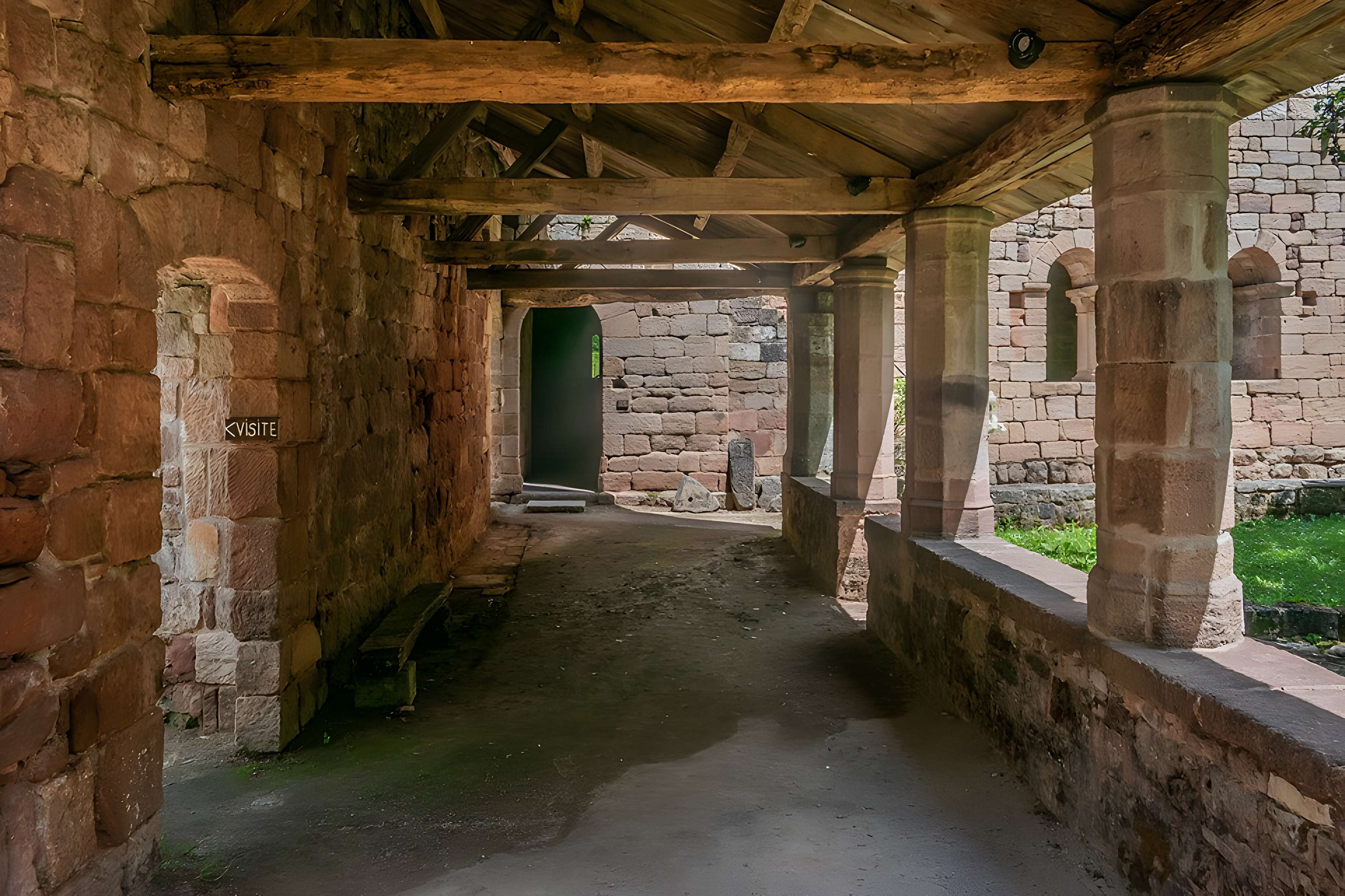 Ruines de l'ancien prieuré du Sauvage