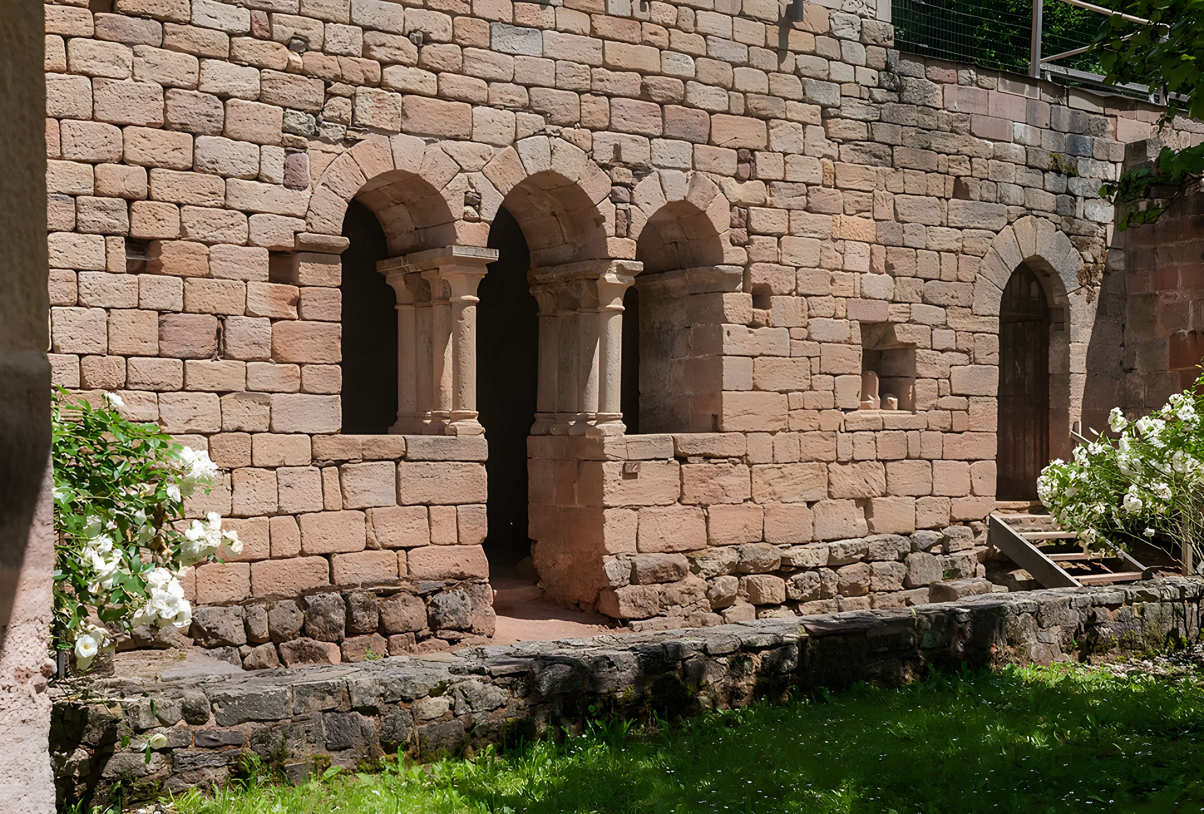Ruines de l'ancien prieuré du Sauvage