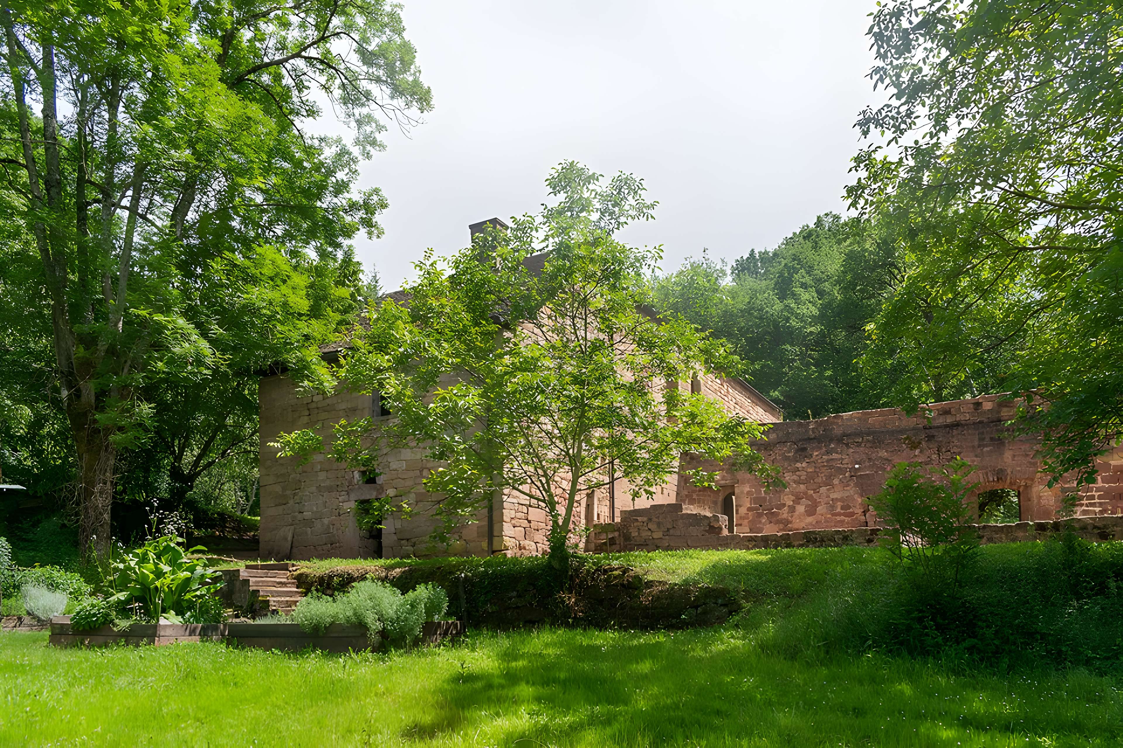 Ruines de l'ancien prieuré du Sauvage