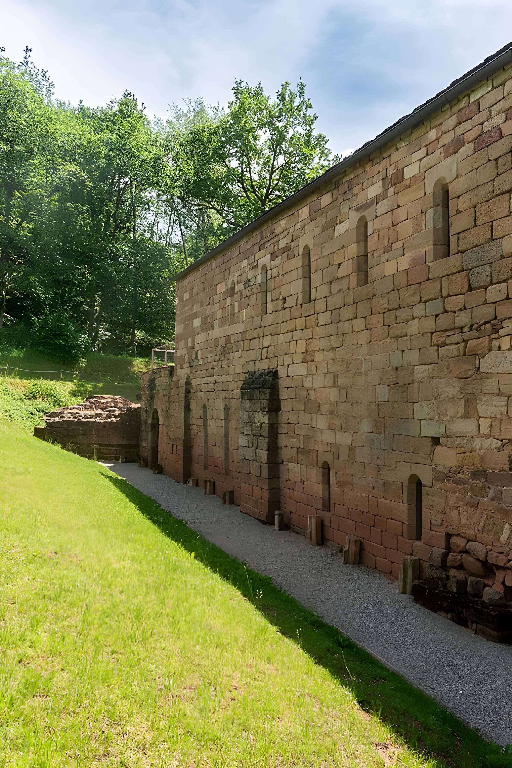 Ruines de l'ancien prieuré du Sauvage