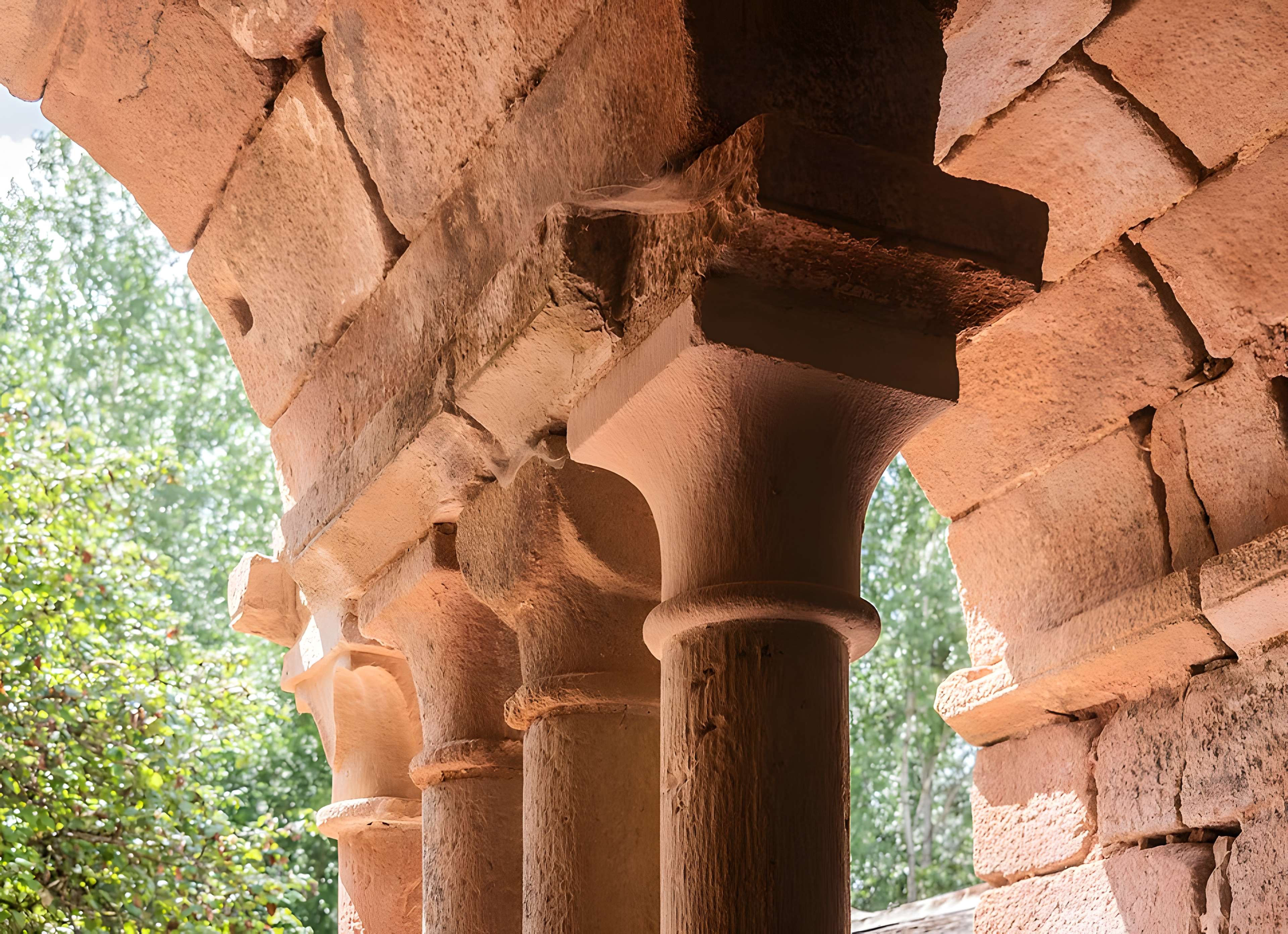 Ruines de l'ancien prieuré du Sauvage