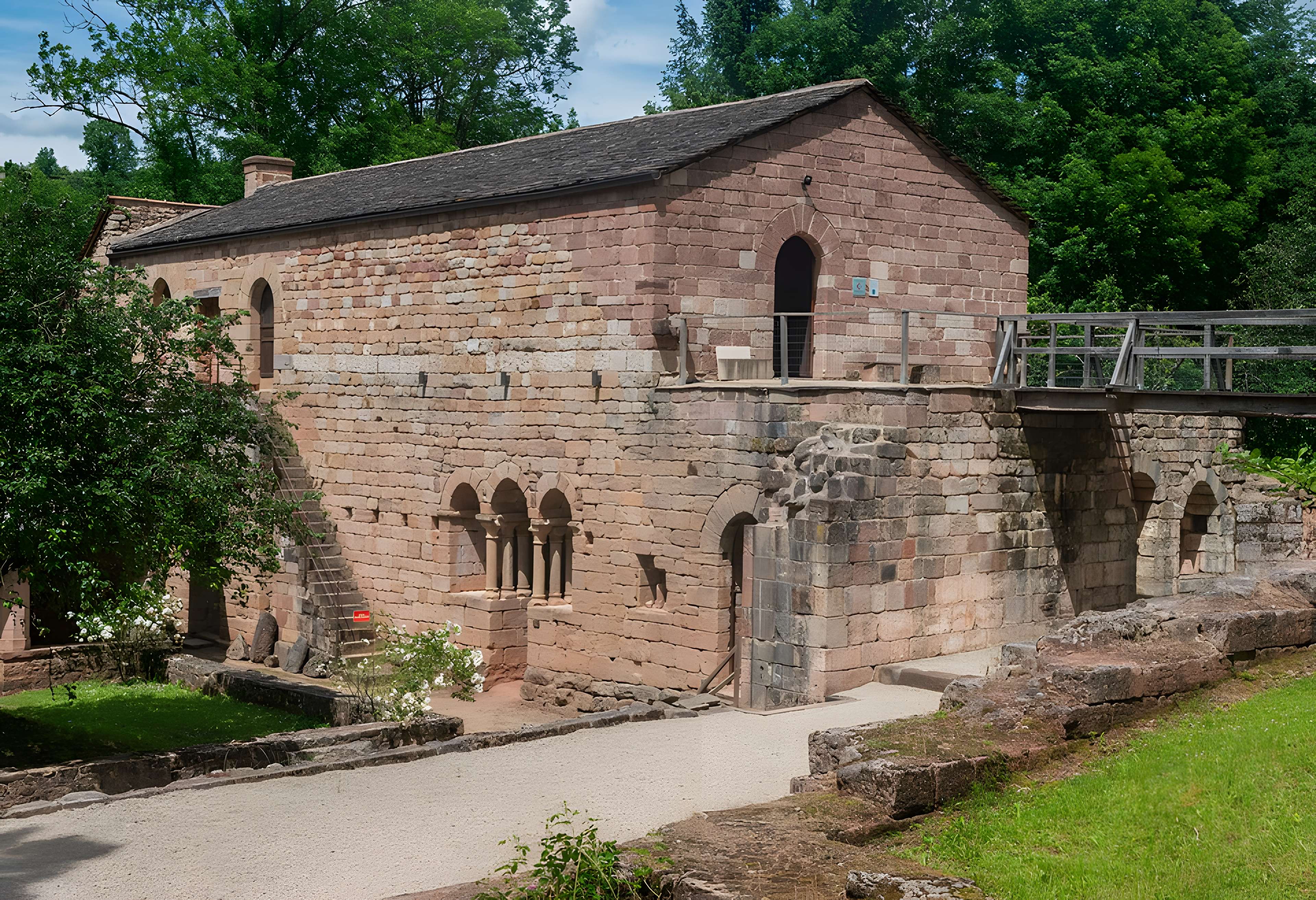 Ruines de l'ancien prieuré du Sauvage