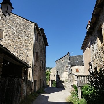 Enceinte fortifiée du village de Flaujac