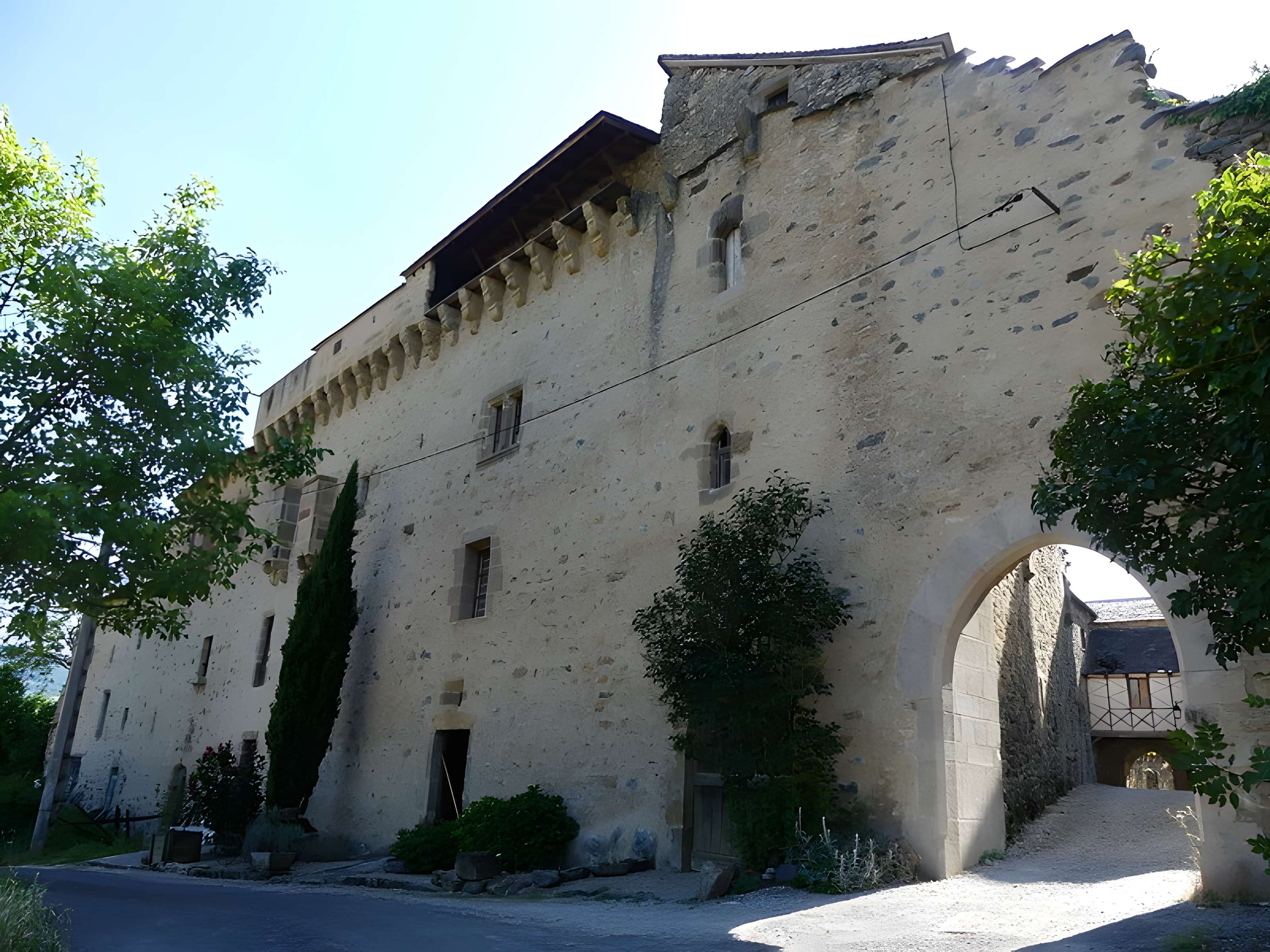 Enceinte fortifiée du village de Flaujac