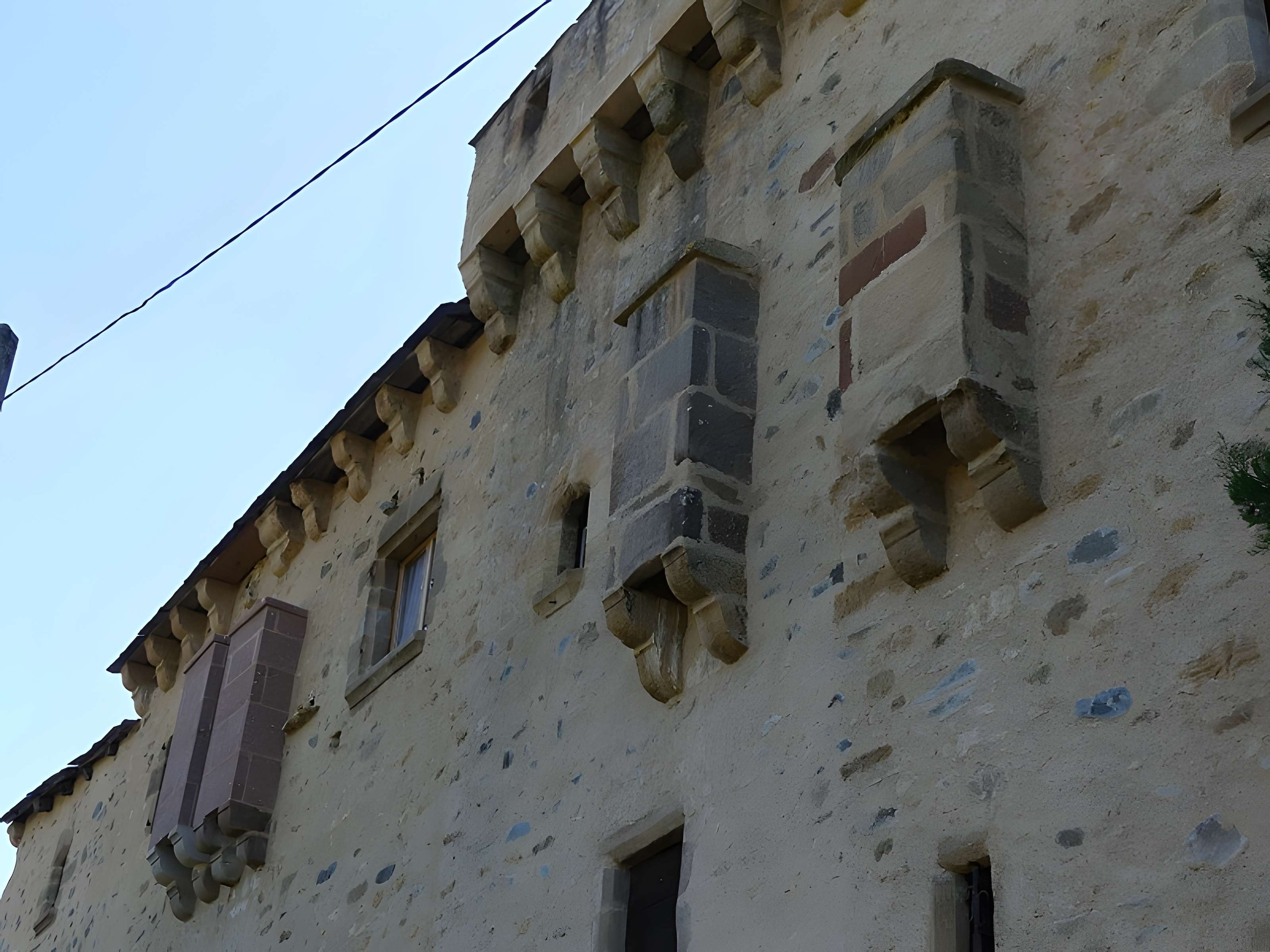 Enceinte fortifiée du village de Flaujac