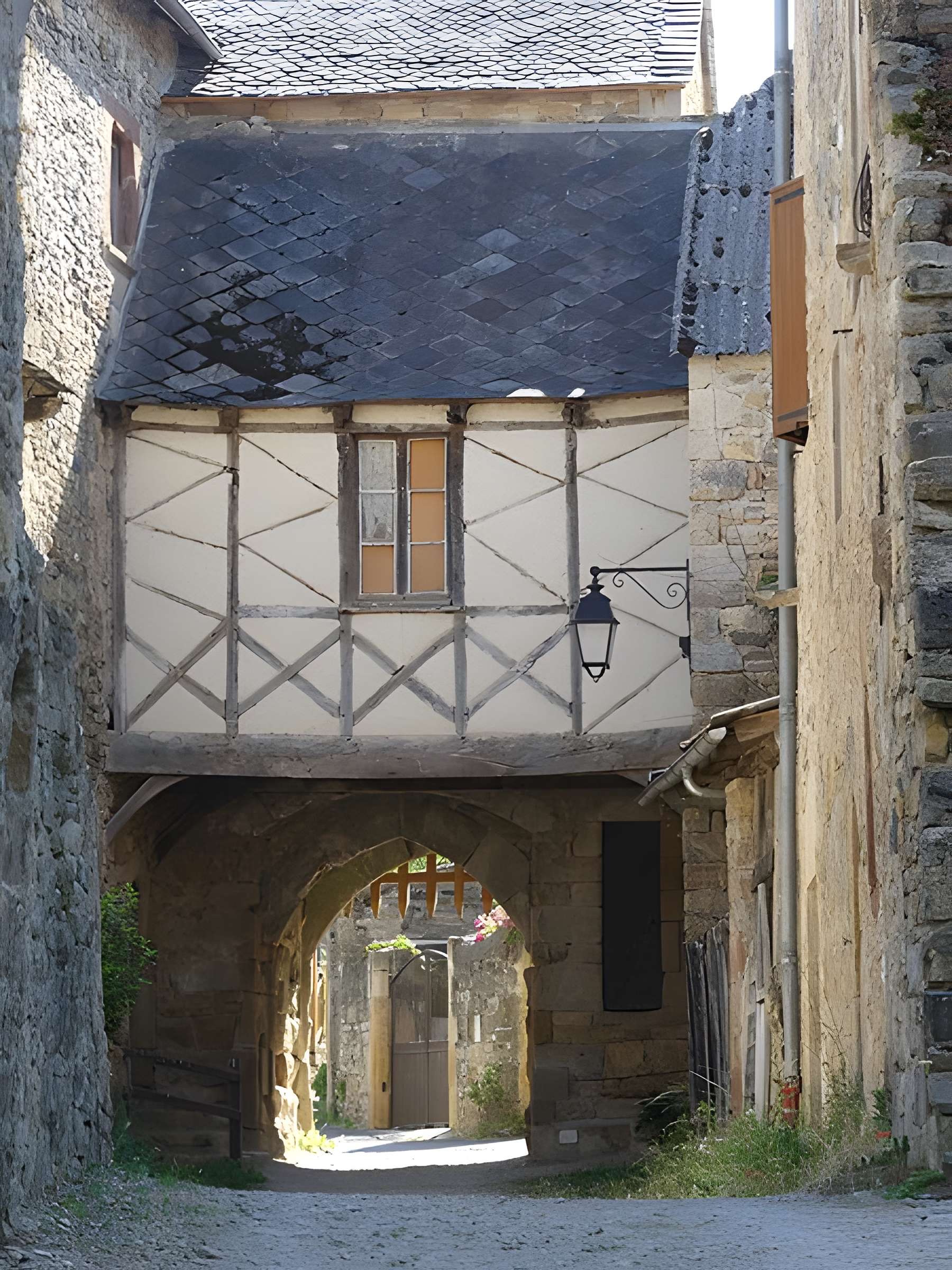 Enceinte fortifiée du village de Flaujac