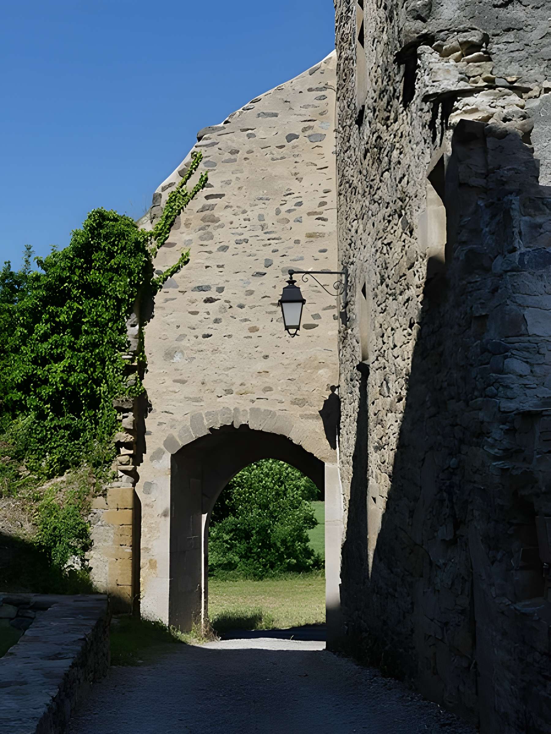 Enceinte fortifiée du village de Flaujac