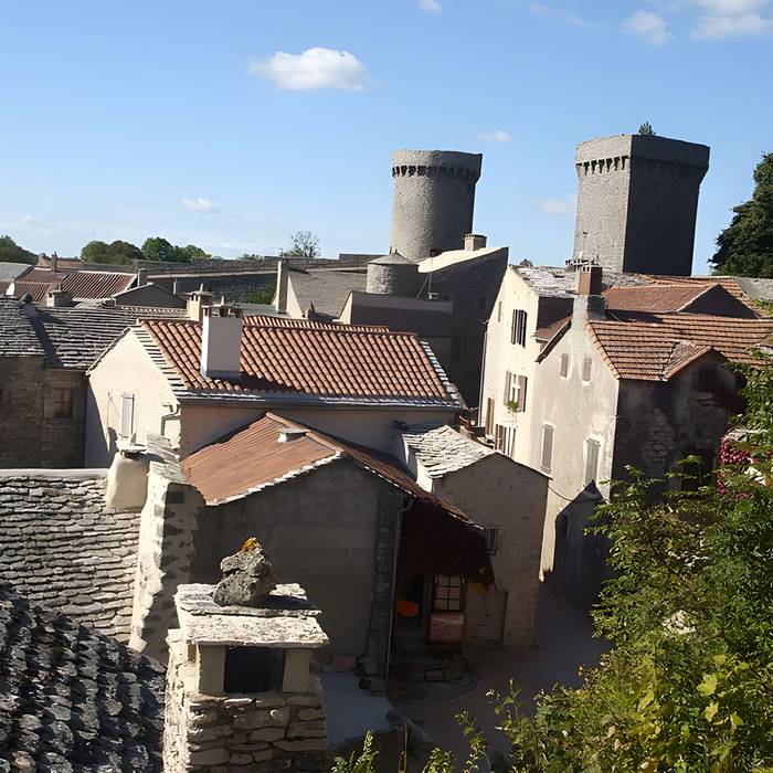 Photo de Donjon e i resti del castello