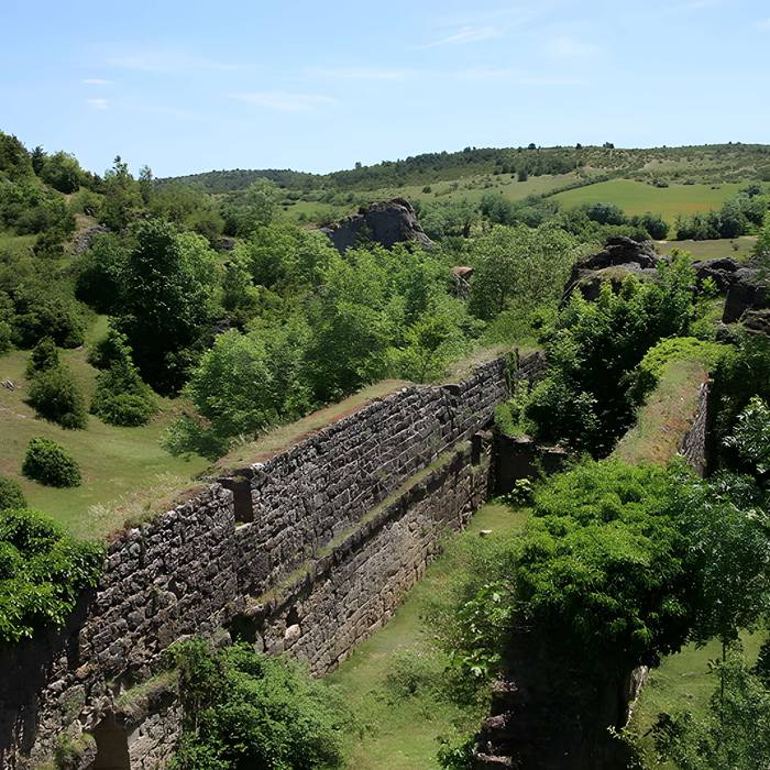 Photo de Donjon e i resti del castello