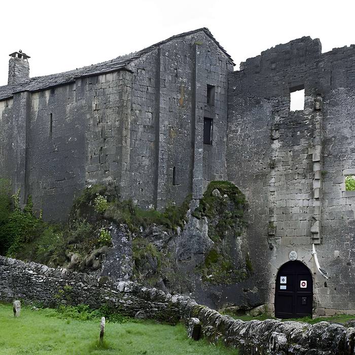 Photo de Donjon e i resti del castello